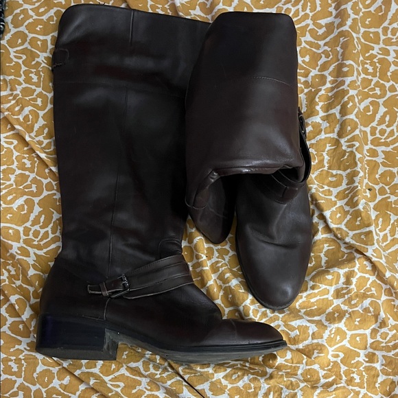 Elegant Brown Leather Knee-High Boots - Picture 1 of 6